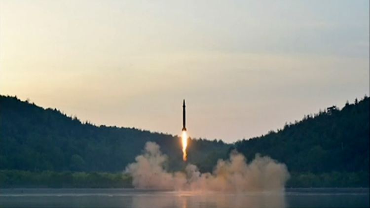 Nordkoreanische Fernsehbilder zeigten am Dienstag einen Raketenstart - möglicherweise den vom Montag.