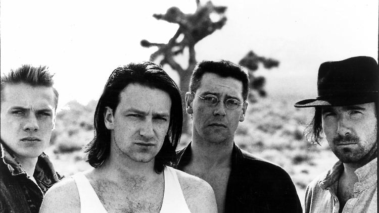 Foto von Anton Corbijn für "The Joshua Tree" 1987: Larry Mullen, Bono, Adam Clayton, The Edge (v.l.).
