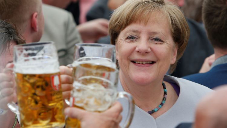 Kanzlerin im Bierzelt: Angela Merkel in Truding, wo sie am Sonntag ihren Satz zum deutsch-amerikanischen Verhältnis sagte.