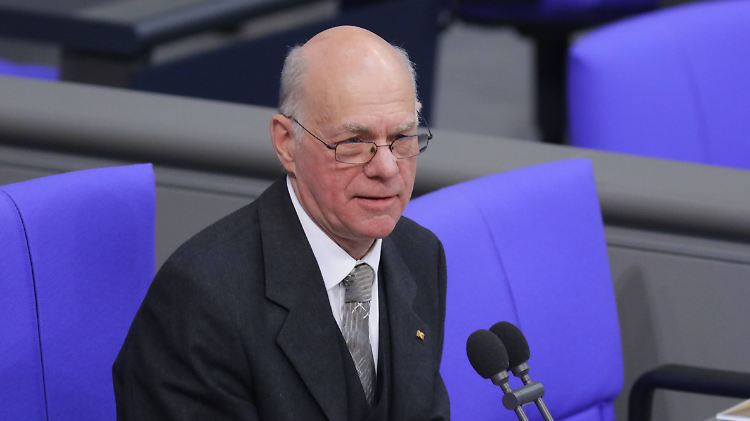 Bundestagspräsident Lammert hält die geplanten Grundgesetzänderungen für grenzwertig.