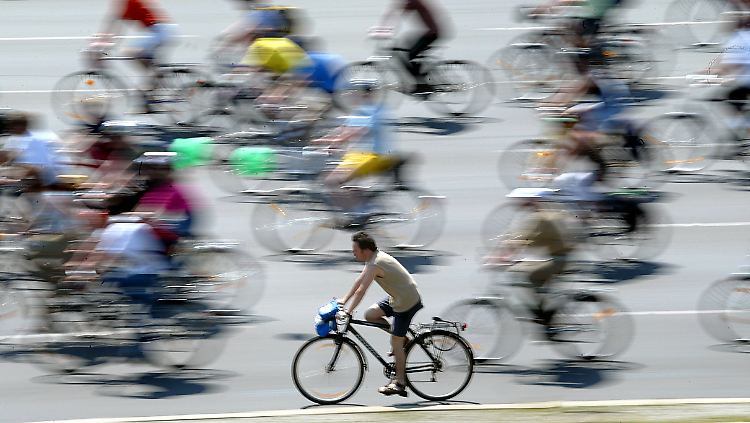 Radfahrer müssen nicht immer den Fahrradweg benutzen.