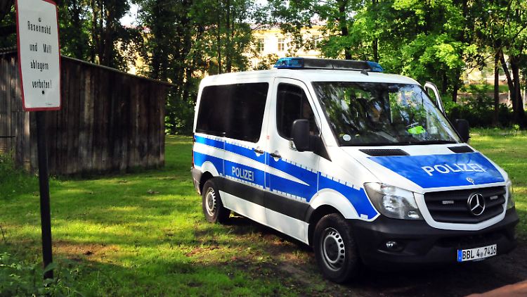 In der Uckermark hat die Polizei einen 17-jährigen Syrer in Gewahrsam genommen. Aber der Terrorverdacht gegen den Mann hat sich nicht erhärtet. Deswegen wird er wieder freigelassen.