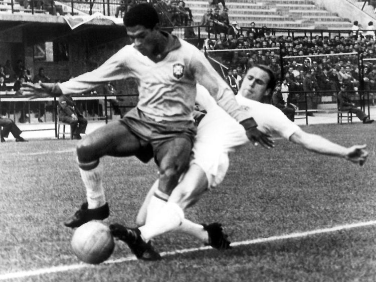 Brasiliens "Singvögelchen" am Ball
