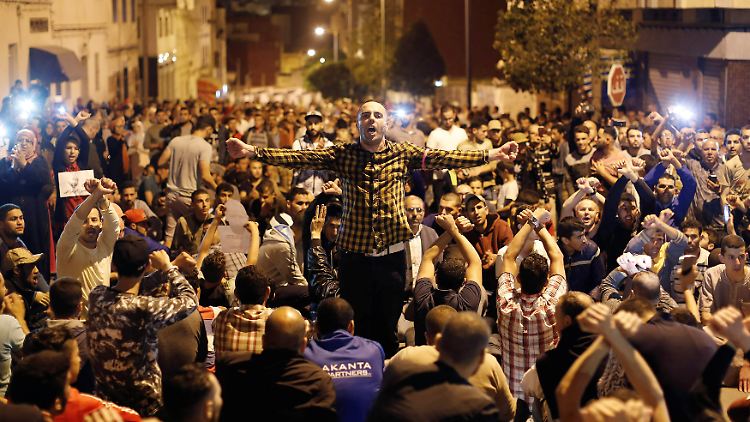 Erneut protestieren Tausende in Al-Hoceïma gegen die Festnahme ihres Anführers.