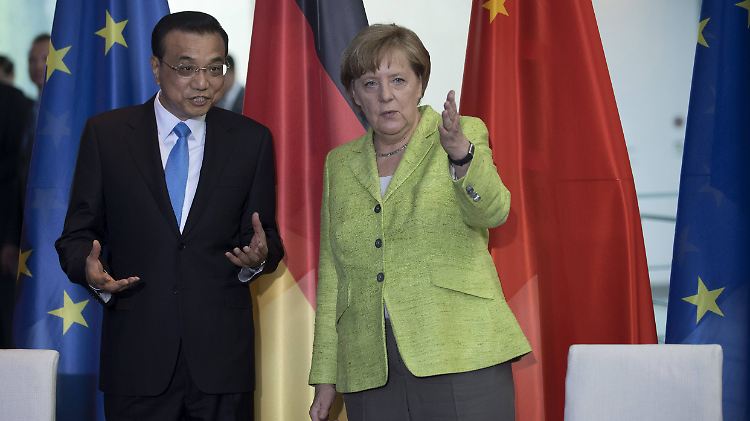 Li Keqiang besuchte zunächst Angela Merkel, in Brüssel hat er dann einen Termin bei Jean-Claude Juncker und Donald Tusk.