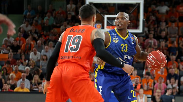 Rickey Paulding ist wieder der beste Werfer für die Baskets. Er holte 27 Punkte.