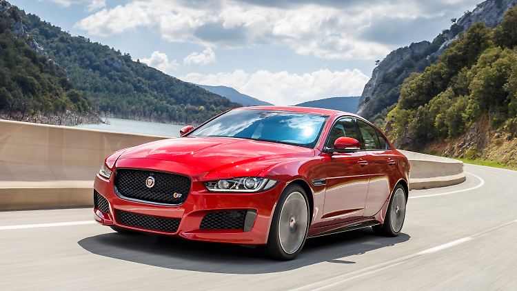 Mit den neuen Vierzylinder-Triebwerken schließt Jaguar die Lücken beim XE udn XF.