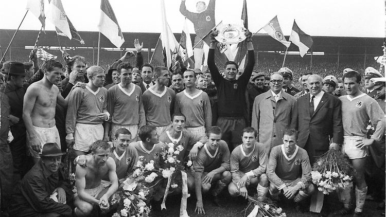 Deutscher Fußballmeister 1966: der TSV 1860 München.