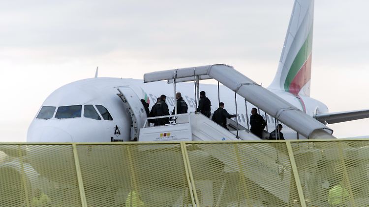 Abschiebung abgelehnter Asylbewerber am Baden-Airport in Rheinmünster (Archivbild).