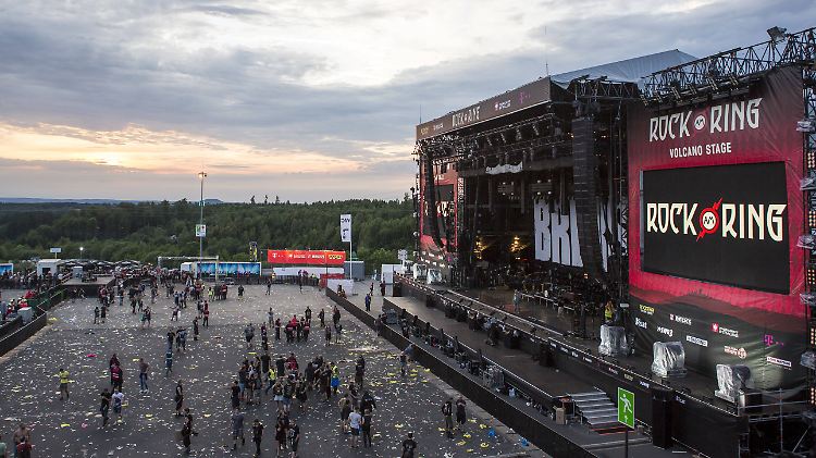Die Besucher von "Rock am Ring" mussten das Festivalgelände verlassen. Grund ist eine "terroristische Gefährdungslage". 