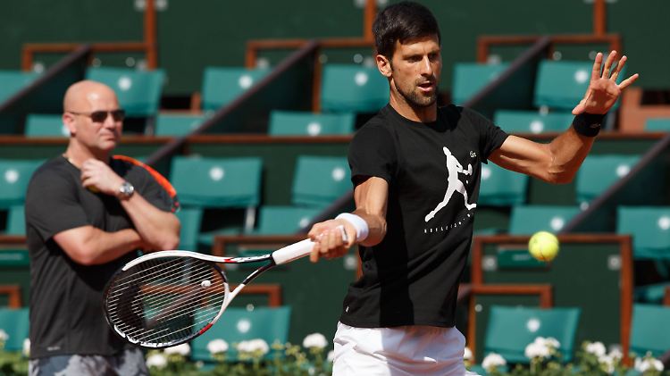 Andre Agassi will Novak Djokovic auch zukünftig zu Turnieren begleiten - als nächstes in Wimbledon.