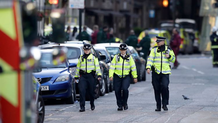 Am Morgen nach dem Anschlag ist die Polizeipräsenz in London hoch.
