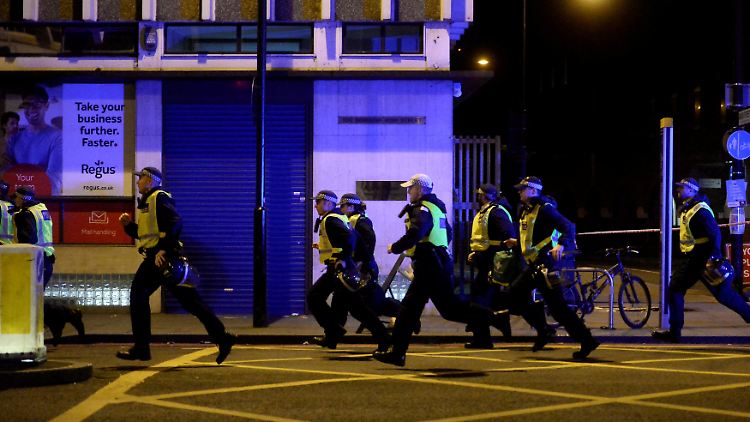 Bei einem Terrorangriff auf der zentralen London Bridge und dem Borough Market werden sieben Personen getötet.