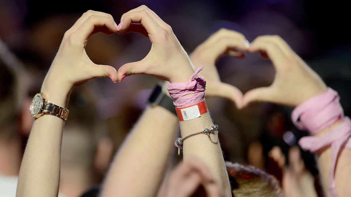 Ariana Grande bedankte sich deshalb umso mehr bei den Fans: ...