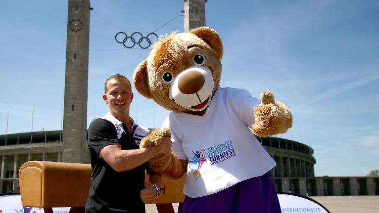 Fabian Hambüchen bekommt eine riesige Abschiedsparty. Im Olympiastadion wird er bei der Stadiongala des Turnfests von 60.000 Zuschauern gefeiert.