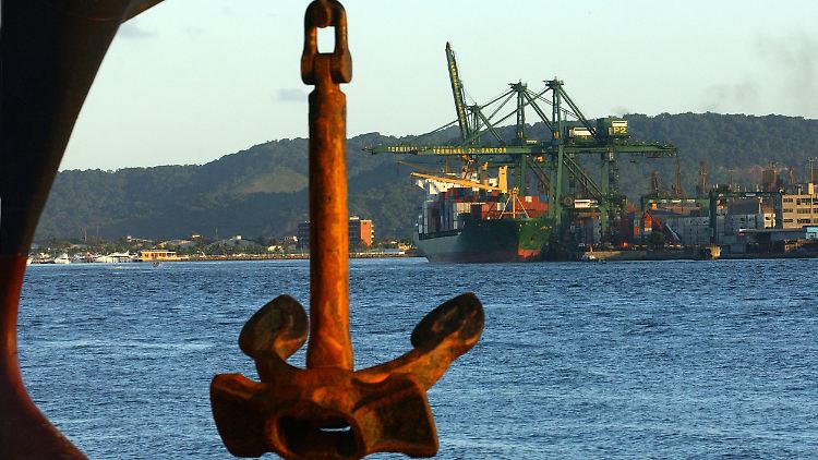Im Hafen von Santos in Brasilien soll die Strecke des "Tren Bioceanico" beginnen.