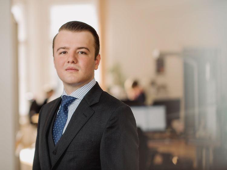 Paul Skiba arbeitet seit 2015 im Risikomanagement der "BPM – Berlin Portfolio Management". Er studierte Volkswirtschaftslehre an den Universitäten Mannheim und Dublin sowie Finanzmathematik an der Cass Business School in London.