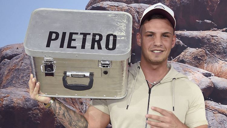 Momentan muss er noch alleine verreisen - aber wer weiß, wie lange noch? Pietro Lombardi.