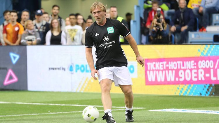 Ansgar Brinkmann kickt noch heute ab und an. Um flotte Sprüche ist er - wie früher - nie verlegen.