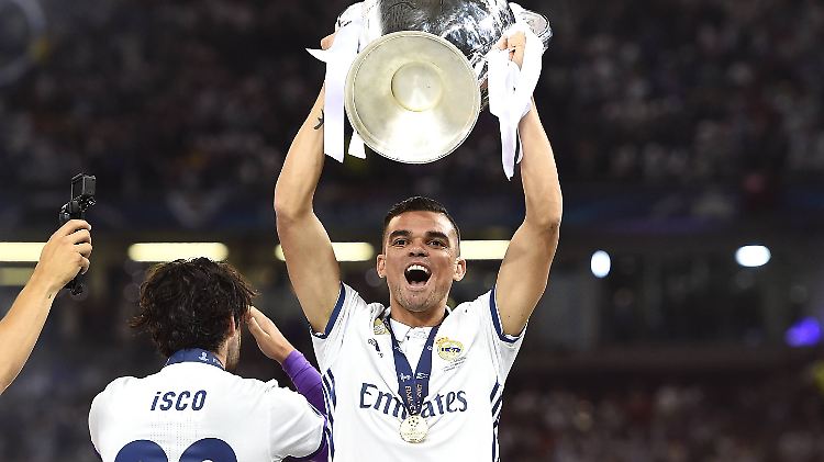Pepe verlässt Real Madrid als Champions-League-Sieger.