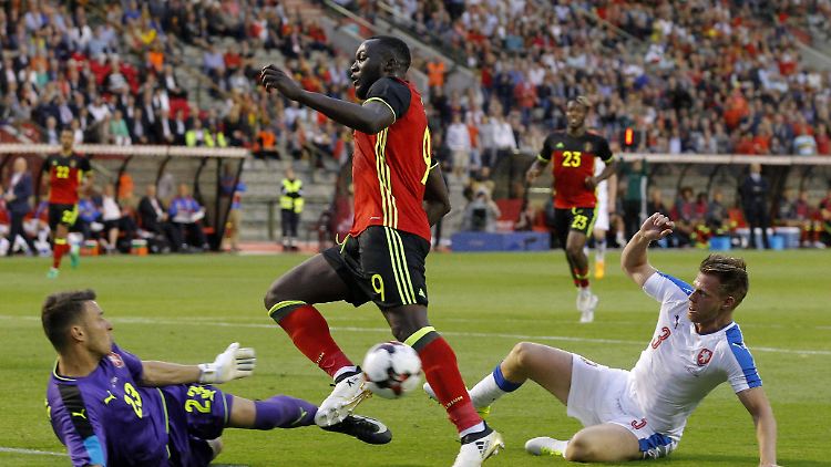 Mehr als 100 Millionen Euro wären fällig, um Lukaku vom FC Everton loszueisen.