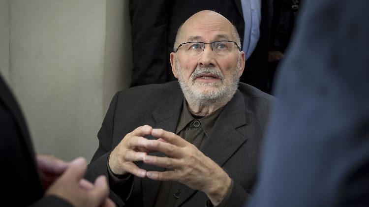 Seine Flucht nach Ungarn hat nichts genützt: Der ehemalige RAF-Terrorist und heutige Rechtsextremist Horst Mahler wird nach Deutschland ausgeliefert.