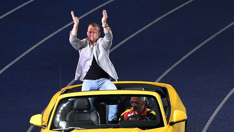 Mit dem Cabrio in Berlin auf Triumphzug: Fabian Hambüchen.