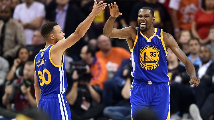 Eines der besten Duos der NBA-Geschichte: Stephen Curry (l.) und Kevin Durant.