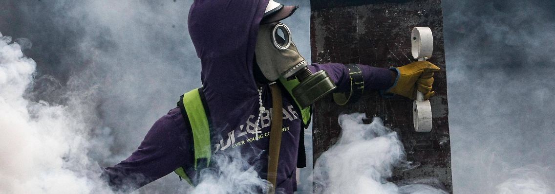 Seit Wochen protestieren tausende gegen den venezolanischen Präsidenten Maduro.
