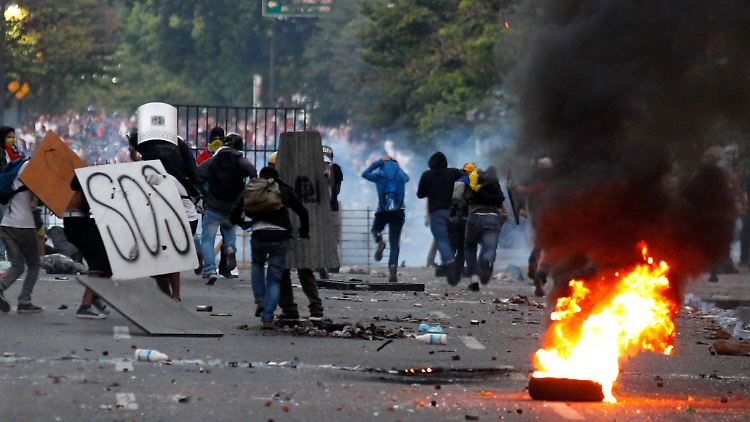 Bei den Ausschreitungen Caracas wurden die Demonstranten auch mit Tränengas zurückgedrängt.