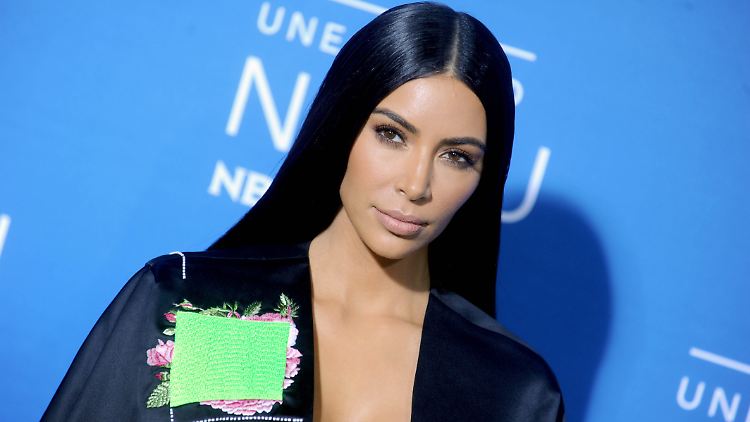 Kim Kardashian wirbt für Tequila - im Bikini.