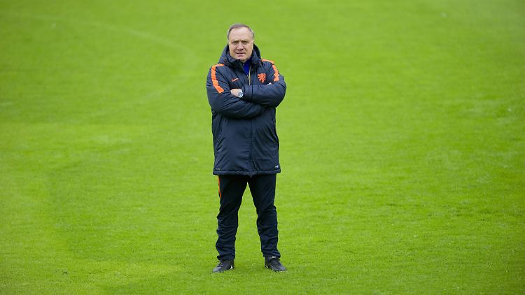 Dick Advocaat ist bereits zum dritten Mal niederländischer Nationaltrainer. Nun soll er Oranje zur Fußball-WM 2018 in Russland führen.