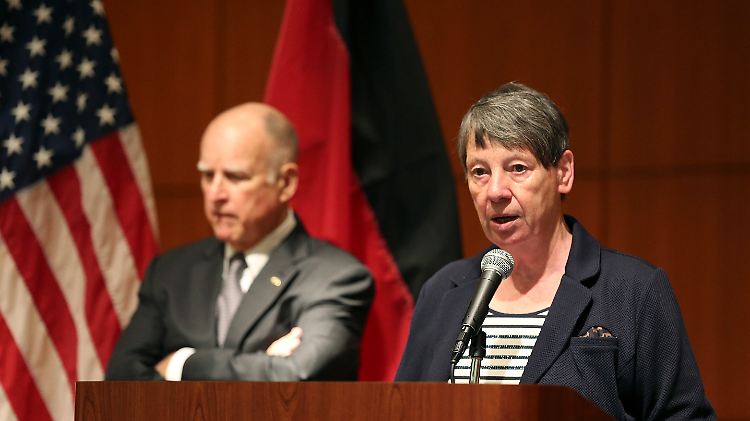 Bundesumweltministerin Hendricks und Kaliforniens Governeur Brown sind sich beim Thema Klimaschutz einig.