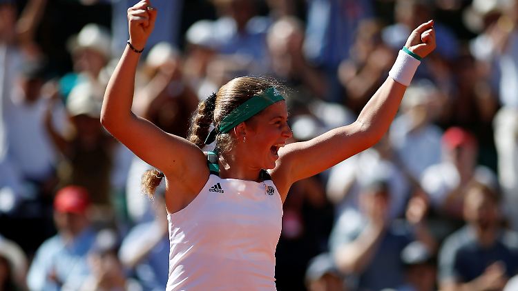Ostapenko jubelt zwei Tage nach ihrem 20. Geburtstag über den Titel in Paris.
