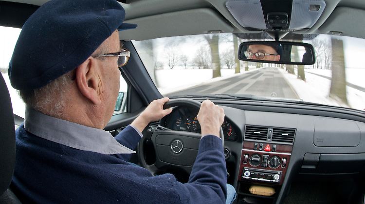 Viele Senioren sind in ihrem Alltag auf ihren Führerschein angewiesen.