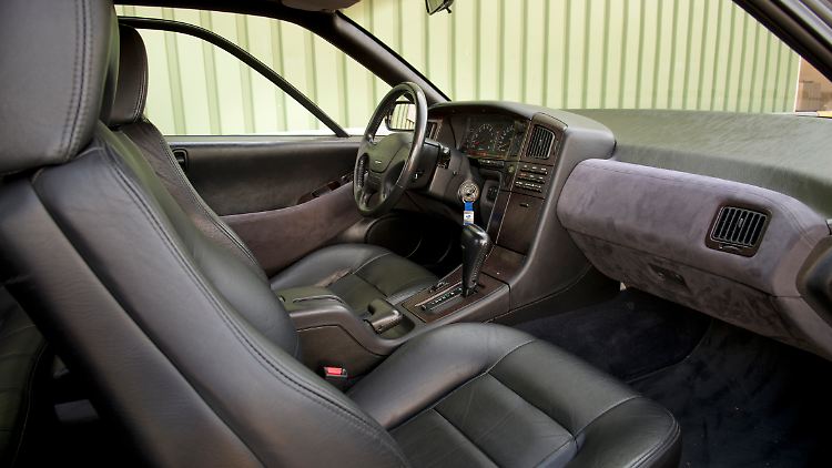 Statt harter Sportschalen offerierte Subaru für den SVX sportliche Luxussitze.