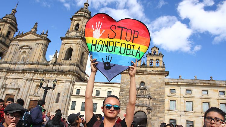 Aktivisten und Anhänger der kolumbianischen Bewegung schwuler, lesbischer, bi- und transsexueller Menschen (LGBT) am 21. Mai bei einer Kundgebung zum Internationalen Tag gegen Homophobie in Bogota.