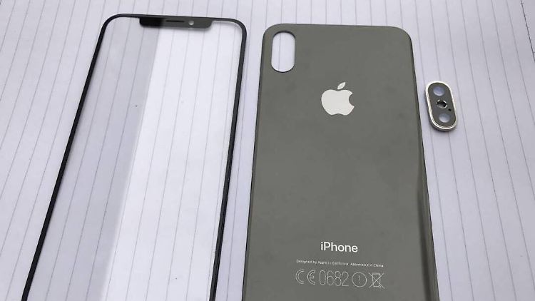 Bei Reddit gibt's neue Bilder vom iPhone 8. 
