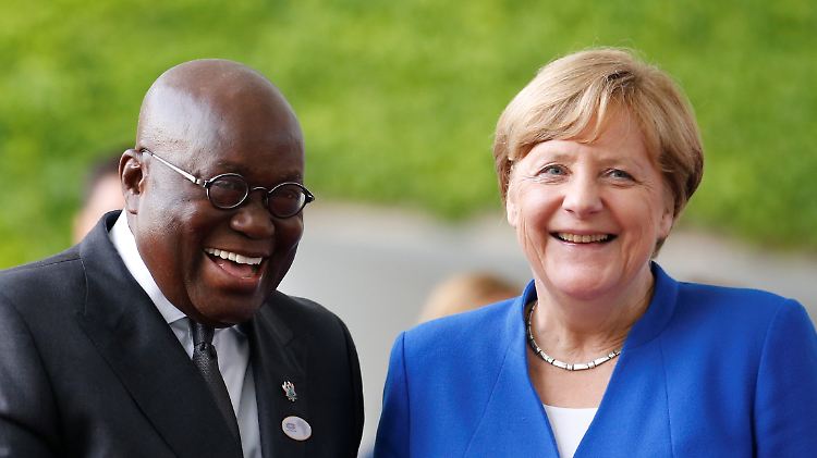 Der Präsident von Ghana, Nana Akufo-Addo, und Angela Merkel vor dem Kanzleramt in Berlin.