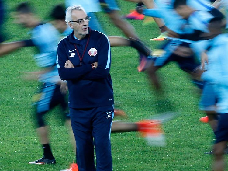 Katars Nationaltrainer Jorge Fossati kündigte überraschend seinen Rücktritt an.