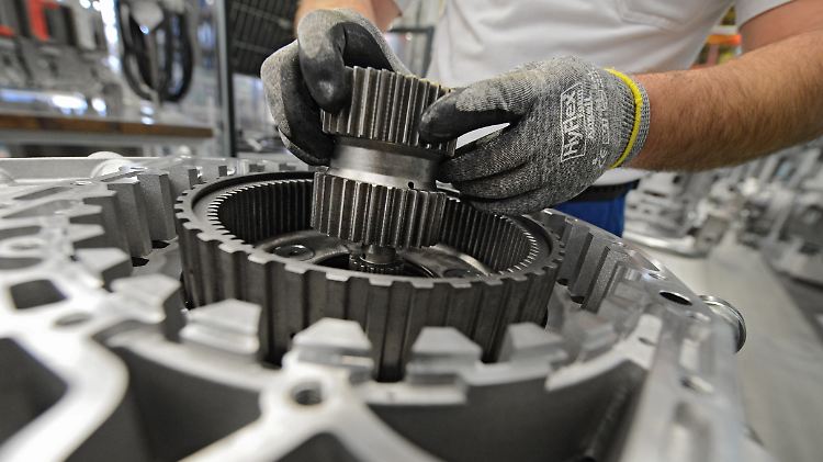 Maschinen aus Deutschland, wie Getriebe der ZF Friedrichshafen AG (Bild), sind weltweit wieder gefragter. Die Branche atmet auf.
