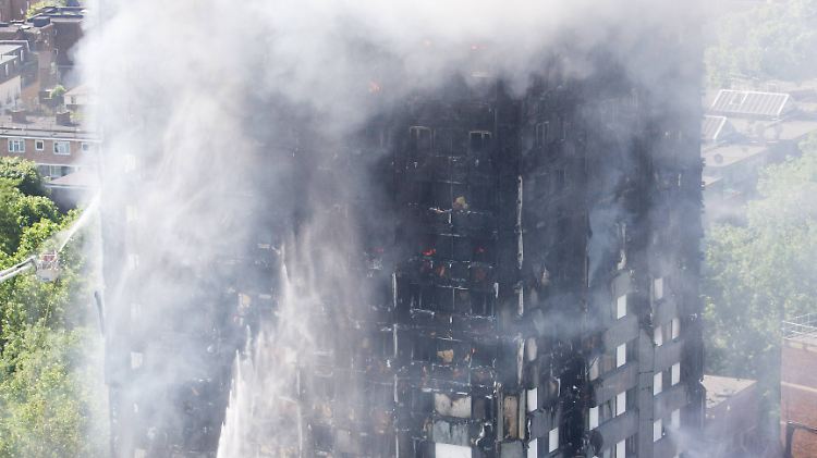 Es ist unklar, wie viele Menschen sich nicht aus dem Hochhaus retten konnten.