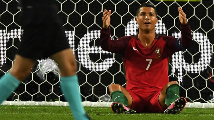 Cristiano Ronaldo am Boden? Dem Stürmer drohen bis zu sieben Jahre Haft.
