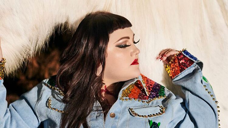 Bunt, schräg, gefühlvoll, wunderbar: Beth Ditto räkelt sich vor Mary McCartneys Kamera. 