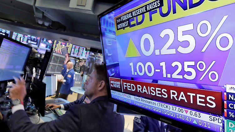 "Fed raises Rates": Schwerer als der Zinsschritt wiegt in den Augen vieler Anleger der angekündigte Verkauf der Wertpapiere aus den Beständen der Fed.