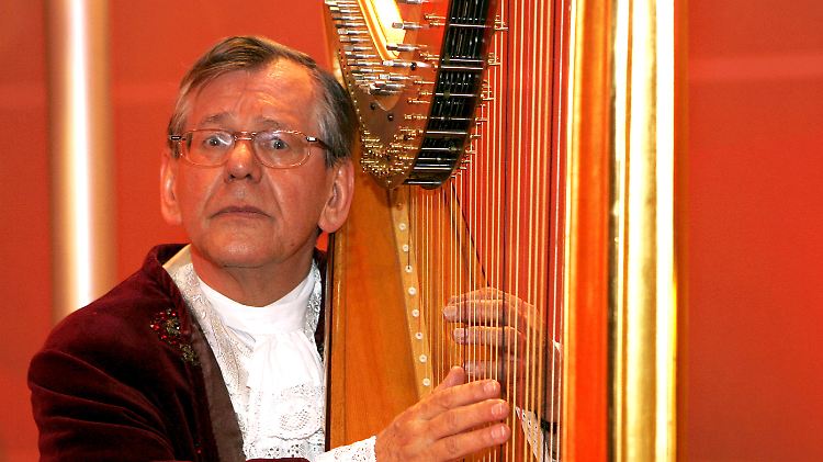 Feuersteins Musik-Studium endet mit der Beleidigung des Hochschul-Präsidenten vorzeitig.