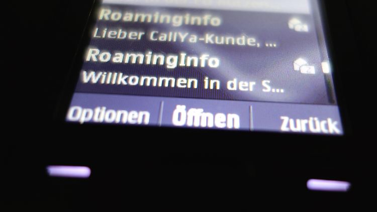 Kunden sollten ihre Mobilfunkverträge hinsichtlich der Roaming-Vereinbarungen prüfen.