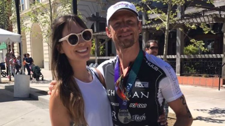 Jenson Button und Freundin Brittny Ward werden sesshaft. Sie ziehen gemeinsam in die Hollywood Hills.