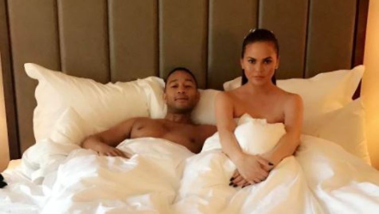 "Schatz, wir müssen reden" - bei John Legend und Chrissy Teigen war in Sachen Sex etwas zu klären.