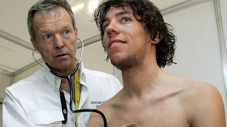 Dekker 2007 während eines Medizinchecks bei der Tour de France